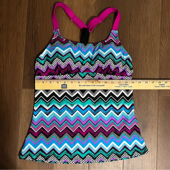 NWOT tankini top Medium Adjustable straps Colorful geo pattern - Picture 7 of 12